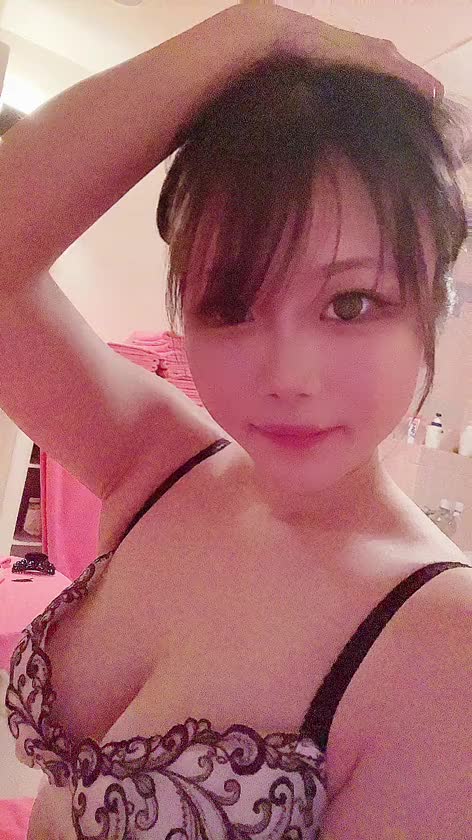 アップスタイルと

おろしたとき

どっちが好き😳？

どっちも🤔？笑