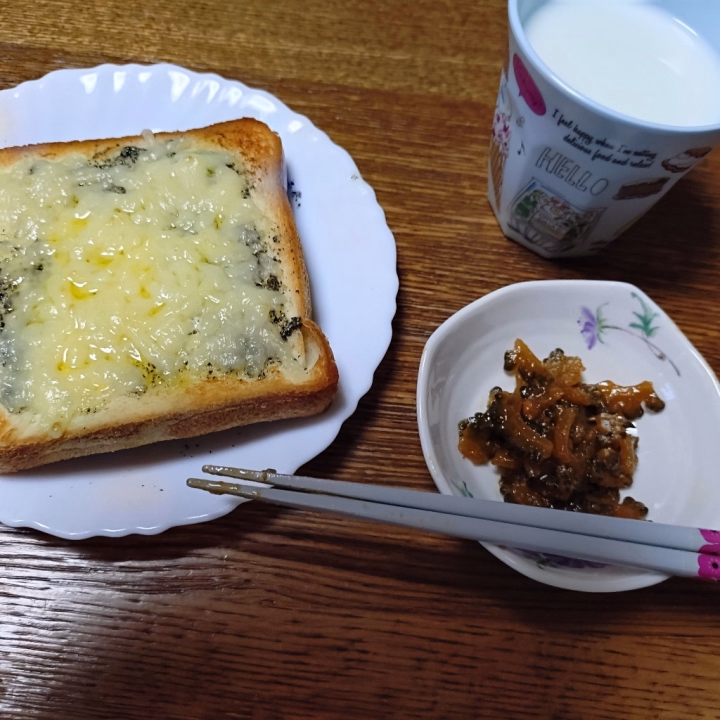 おにーさまがた、おはようございますっ！
今日はふみなは用事を済ませてからなので、16時から現れます♥

今日元気に現れる為の健康朝ごはん！
食事にゴマをひとつまみ位混ぜると、健康に良いとネットのコラムで読んだから、大分前に読んだから体の何にいいのかは忘れたけど笑
無理のない範囲でやってます。
それに、ゴーヤーのピリ辛味噌漬けもプラス！
ゴーヤーは栄養がたっぷり含まれてるもんね✨️

今日も一日元気でいられそうです♥
ご予約、お誘いお問い合わせお待ちしてます(⁠≧⁠▽⁠≦⁠)