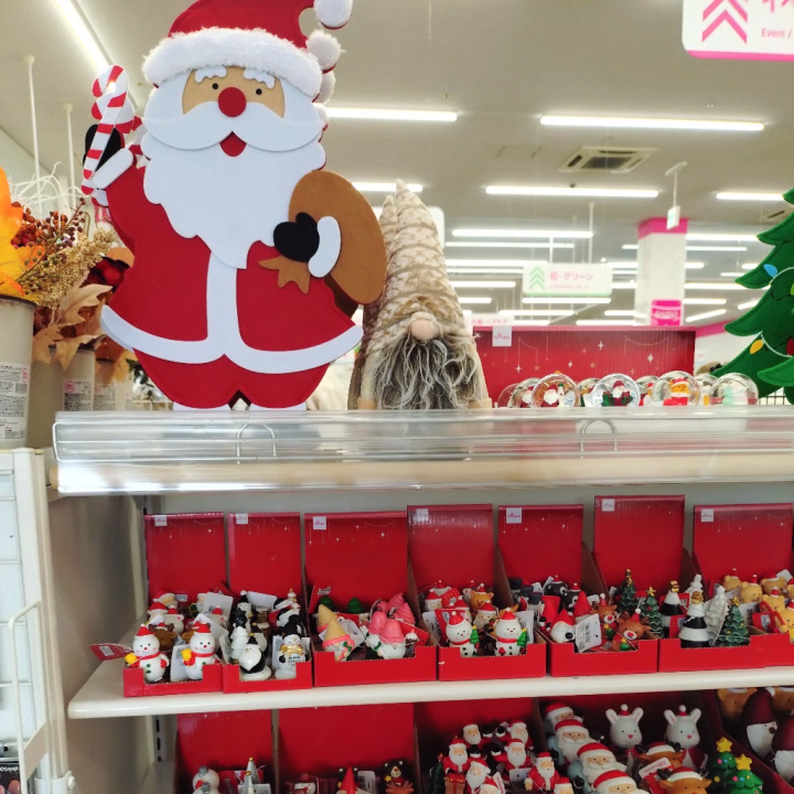 早すぎるクリスマスが街で展開されててびっくりなふみなです(笑)
今日も沢山の出会いに恵まれて幸せです✨️
今度は土曜日に現れます!
朝10時から20時までのいつもの時間で、土曜日、日曜日と現れます。
また素敵な出会いに恵まれることを期待しながら、女磨きして待ってます♥
土曜日にお会いしましょう!