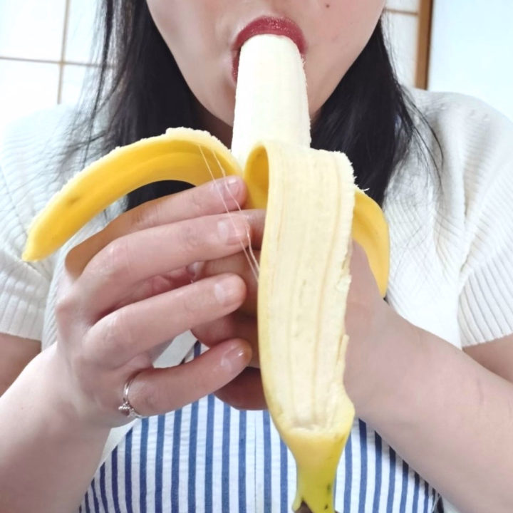 おっはようございます❤おにーさまがた！
今日も元気に10時から現れます❤

今日もおち◯ぽの事を想像しながら、バナナちゃんをぱくぱく⋯
別の意味のごっくんが出来ないと寂しいな(〃ω〃)

今日も沢山のおち◯ぽバナナ⋯じゃなくて、おにーさまがたのお誘いお問い合わせお待ちしてまーすっ❤
ふみなでしたー！