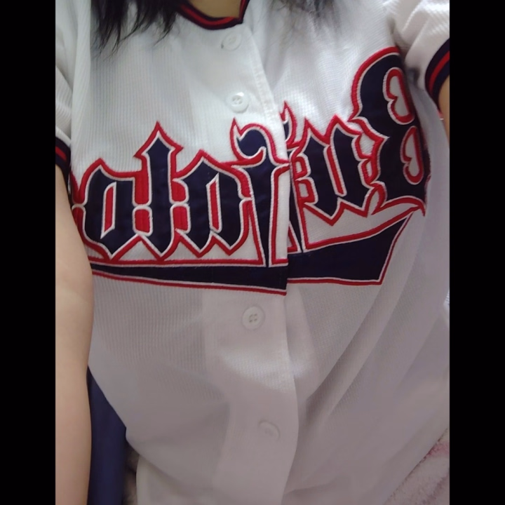 おにーさまがた、おねーさまがた、凄い雨ですね！
大丈夫ですか？
くれぐれも、身の安全を第一に過ごして下さいね！

ふみなは、パワーを得ようと、オリ姫ユニフォームではなく、また一つ特別仕様のオリックスのユニフォームを部屋着に選びました！

野球の試合を観戦してパワーを貰うように、ユニフォーム着用するだけでも、元気が出てくる気がするんです☆
ふみなパワー！メイクアーップ(なんかネタが古いしわかりにくいw)ですよ笑