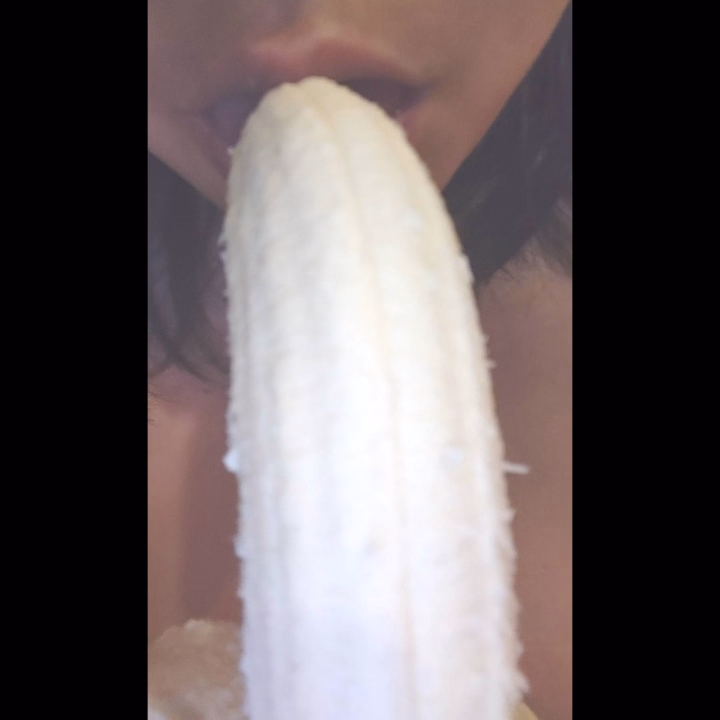 くぅー（泣）おにーさまがた、こんにちは！
女の子の日が来てしまいました(泣)
お腹痛いです⋯

結構キツイ方なんですよね！
でも、おにーさまがたと会える日が近づいたと思って頑張ります！
