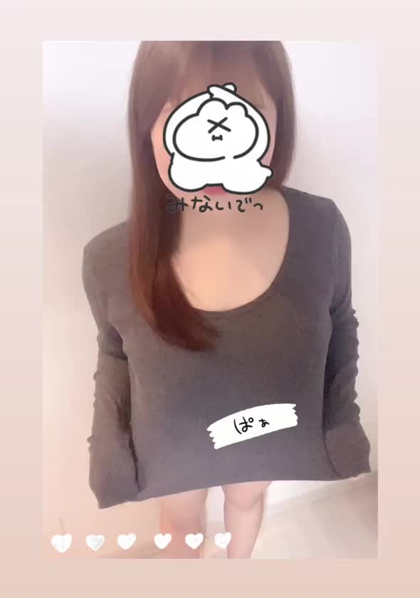パステルカラーの下着が多いから、久しぶりに大人っぽいの買ってみました🫰🏻💙
フリフリが可愛い😚
大人のおねえさまになれるかなあ？？😗