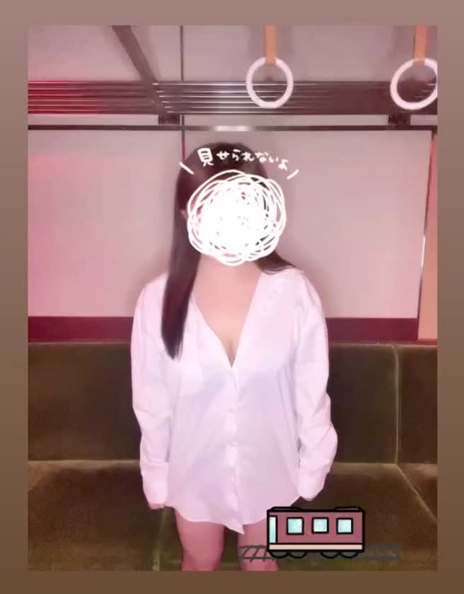 見えないけど、白シャツだから実際会ったらほんのり下着が透けてて…🫣🩷
彼シャツで、待ってるね💭