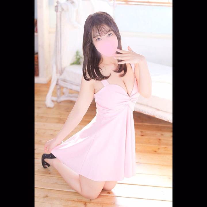 おはようございます🩷🩷🩷
本日7:00〜14:00まで出勤します！！

１週間ぶりの出勤で少し緊張するけど、会いに来てくれたら嬉しいなっ🥰

お部屋あったかくして待っとるよ👩‍❤️‍💋‍👨