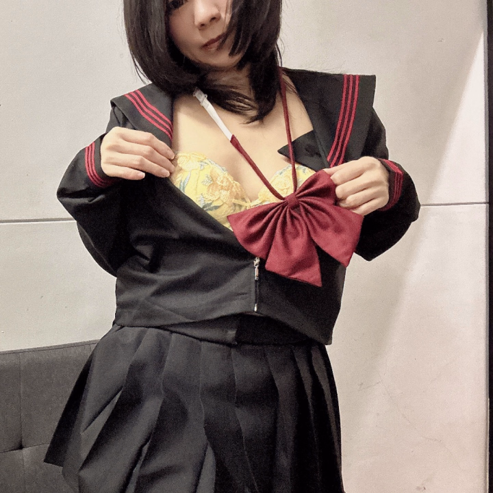 こんにちは！
みあです🐱💕

今日の制服♡

学生時代、ブレザーだっからセーラー服でイチャイチャするの夢だったから
紳士様と叶えたいな♡