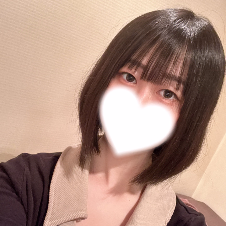 こんにちは、かぐらです🌸
本日も16:00から出勤しております🩵

皆様台風は大丈夫でしたか？
私がお店に来る時には雨はほとんど降っておらずちょっと風が強いかなという感じでした！
お店にお越しの際はお足元お気をつけて下さいね☺️
本日もお誘いお待ちしております💕