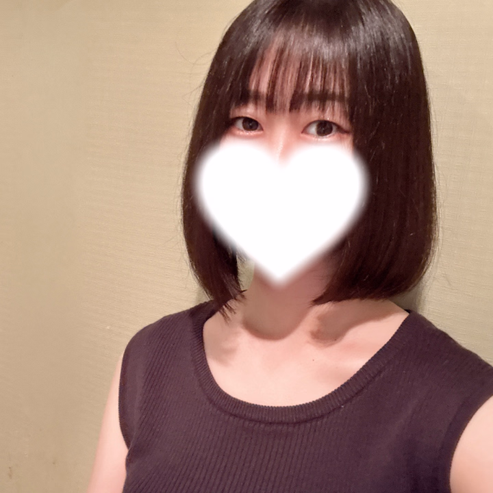 おはようございます、かぐらです🌸
本日は9:00から出勤しております💙

皆様は早起きは得意ですか？
私は苦手なので今は少しだけ眠たいかもです🥱
本日はラストまでいるのでタイミング合えばぜひ遊びにきてください！
お誘いお待ちしております💕