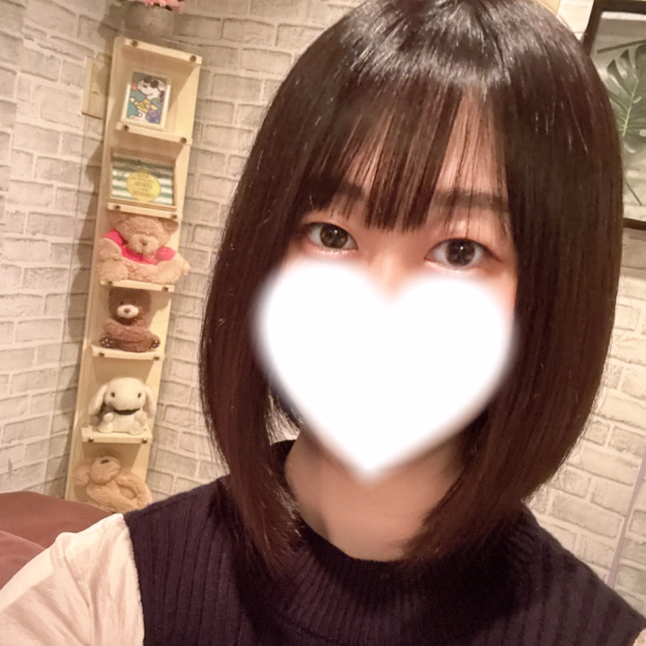 こんにちは、かぐらです🌸
本日は16:00から出勤しております💗

明日からまたお仕事のお兄様もそうじゃないお兄様もよければ癒されに来ませんか？
お誘いお待ちしております♪