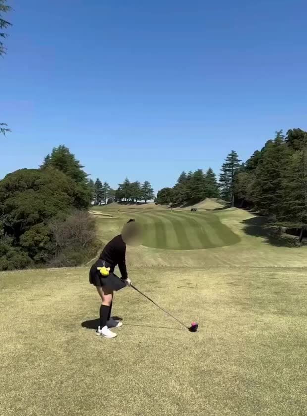 昨日はゴルフ行ってきたよ〜⛳️✨

お天気よくて最高だったんだけど…

風強すぎ問題🌪

髪もボールも大暴れで大変だった笑

でもね！！
ベストスコア132出せたの(✌'ω'✌)✨

ちょっとずつ成長してるの嬉しいなぁ💓

まだまだ練習しなきゃだけど、ゴルフほんと楽しい( ´›ω‹｀)⛳️

ゴルフやってるお兄様いたら
ぜひお話ししよ〜🫶✨