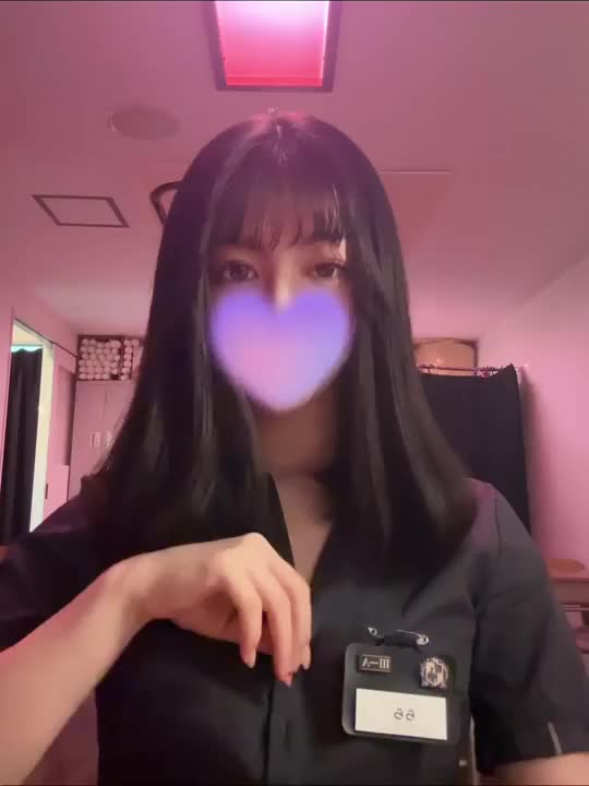 おっぱい寄せてみた///
優しく触られたらびくんてしちゃうから
恥ずかしいんです///♡