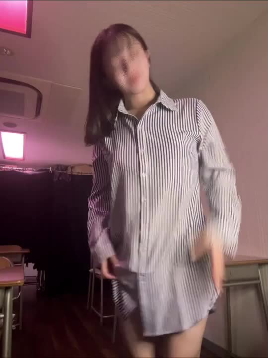 ノーブラで待ってます///

乳首は敏◯なので優しく触って欲しいな♡
精◯どこに出したいですか？///