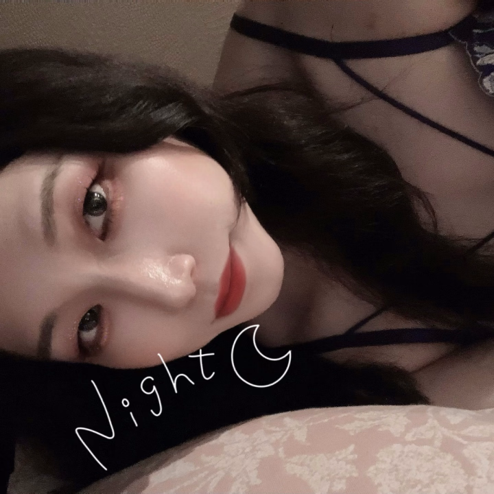 こんにちわ〜🙌

みなです💙💙

皆さんは毎日ちゃんと睡眠とれていますか〜？😴✨

私は寝るのは好きなんですけど、たまに夜更かししちゃって「もうこんな時間!?」ってなることがあります🥹

次の日のことを考えると早く寝た方がいいってわかっているのに、ついついスマホを見たり動画を見たりしちゃうんですよね〜📱💦

でもしっかり寝た日は気分も良いですし、1日元気に過ごせる気がします☀️

最近はなるべく睡眠時間を確保しようと頑張っています✨

皆さんは何時間くらい寝るのが理想ですか〜？🤔💭

最後まで読んでくれてありがとうございます🙏

またね〜👋✨