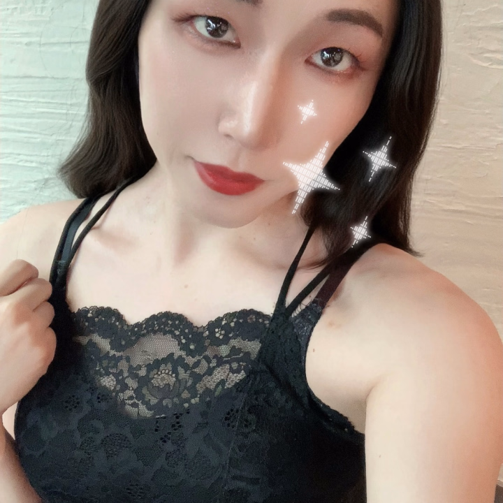 こんにちわ〜🙌

みなです💙💙

最近お仕事用の服を夏仕様🌻に変えたよ〜

今回は私服っぽい感じ〜✨

こういうのを着てるんだな〜って想像してみてね〜👀

お店で待ってるね〜💕