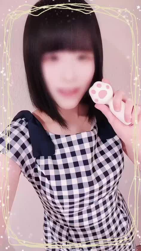 音声がなぜか入ってなくて
しょんぼりしてるあめりちゃんです🥺


なんと！私の相棒こと電マから
猫の手型が登場‼️


あめりは猫好きだから
手元にあるだけで
テンション上がる🩷ฅ(º ﾛ º ฅ)ﾆｬｰ



あめり