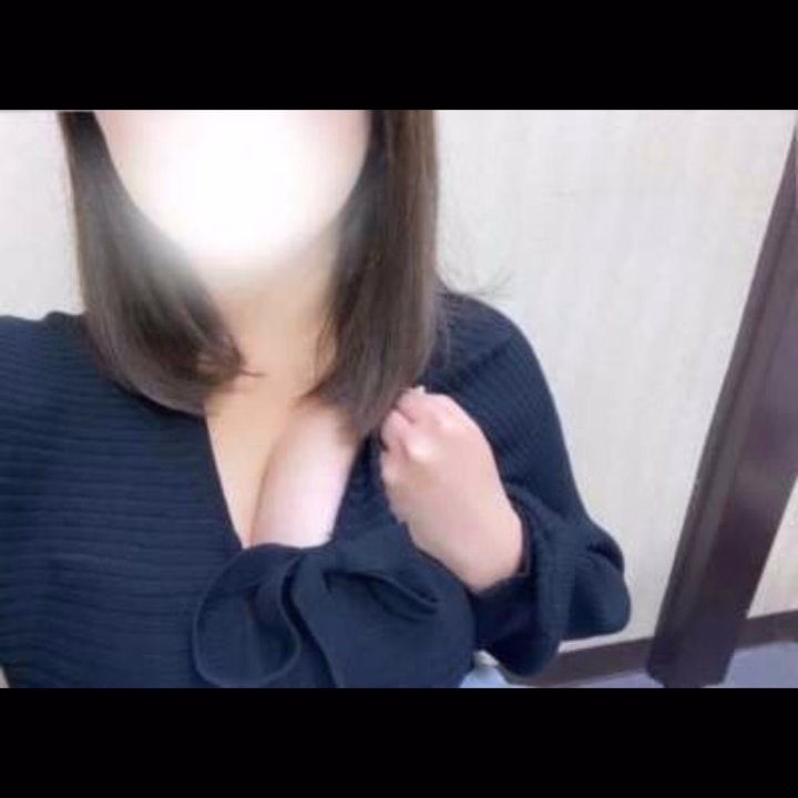 こんばんは
みゆです


少し早く鶯谷に着くことができたので
お店の受付近くの新しいカフェに



先日新しく入手した📕と共に

夕方ではありますが
とっても美味しいコーヒーを楽しみました

カフェインは14時までに摂らないと

寝付きにくくなる💤と聞いたことがあるのですが
美味しいコーヒーに出会ってしまったので



これから会いにきてくださるお兄さん
お気をつけていらしてくださいねっ






みたよ•マイガール登録もしてくださると
とても嬉しいです



みゆ