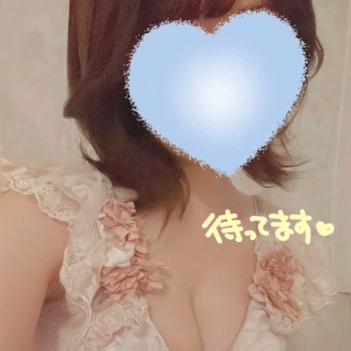 こんにちは〜♩


本日、少し遅くて
19:00-24:00 で待ってますよ〜♡


スタートの19:00から既に予約入ってるので
はやくつきみの時間奪ってね꒰՞⸝⸝ᴗ ·̫ ⊂՞꒱♩


今日は出勤前のパネルの撮影だよ〜ん
可愛く撮ってくるね〜😌❤️❤️


つきみ🐰🌕