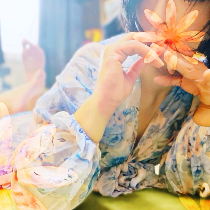 雨降ってないじゃん…。
傘持ち損じじゃん。
でも駅中で良いかもしれない雰囲気のニーハイ見つけたから良いかぁ(*ˊᵕˋ* )💕
戻ってきまして🈳が…🥲︎
空いております私…
あぁ…ダミ声が出ちゃうくらいに鳴かせていただけたら…
きっと幸せです(*´ `)
お時間よろしければぜひ…
お相手くださいませ(⁎ᴗ͈ˬᴗ͈⁎)