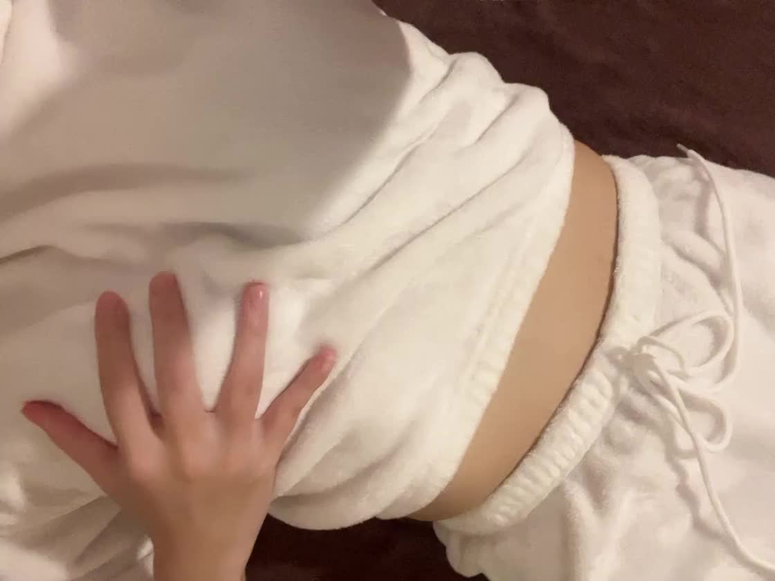 せとかです〜！！



もみもみ、もこもこ。



やっぱりせとかはお〇ぱいが
好きだあ♡



触られてると気持ちくて
おかしくなっちゃう💭



もみもみ、ぺろぺろどっちも
すきだよ🫶




あー、早く沢山触って欲しい❣️



せとかのお〇ぱい、お兄さんが
独占して？



まだまだお待ちしております〜❣️



ーせとかー