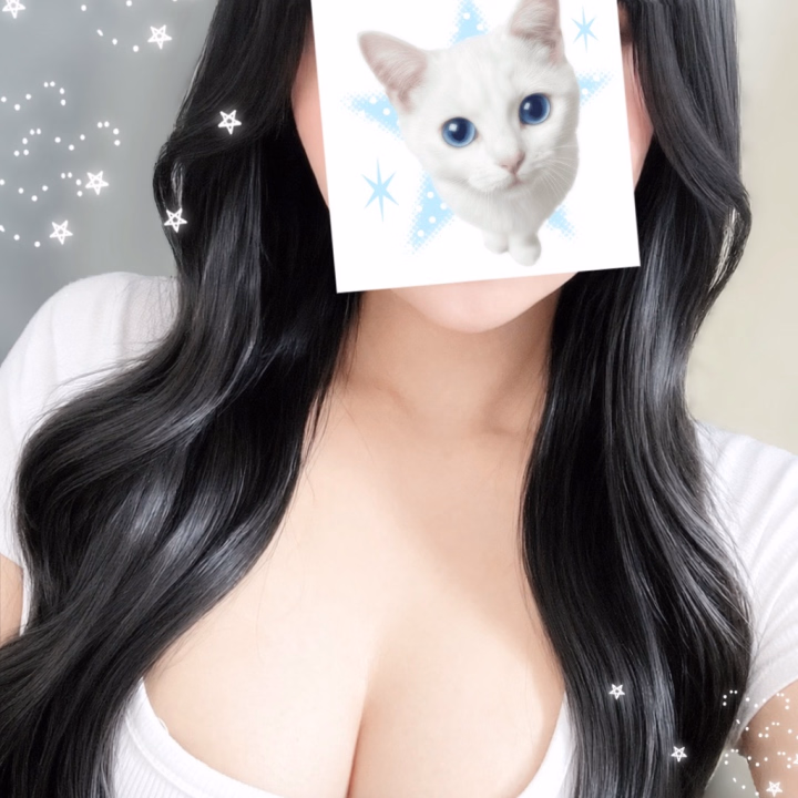 初めまして、嶺です
今日から入店させていただくことに
なりました♡
まだ不慣れでお兄様方に
沢山ご迷惑をおかけするかも
しれませんが、
楽しいひと時を過ごせるよう
努めてまいりますので
どうぞよろしくお願いいたします🐈‍⬛🖤
 
どこかのタイミングで
もう少し詳しく自己紹介できたらと
考えています𓈒𓂂𓏸💭
 
 
そして、今日お誘いいただいた
お兄様方
ありがとうございました😊💓‪
至らない部分が多々あったと
思いますが、
優しく接していただけたので
とても救われました🥲︎💕︎
そして沢山お話聞いてくださったり
褒めていただけて
とても嬉しかったです✨️
またお誘いいただけたら嬉しいです！