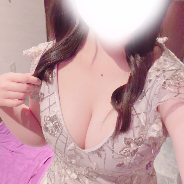にこ出勤してます🎶

さっき遊んでくれたおにいさん、楽しい時間をありがとうございました♡

24時までいるので、にことぬるぬるいちゃいちゃしませんか？♡

お誘い待ってます💓