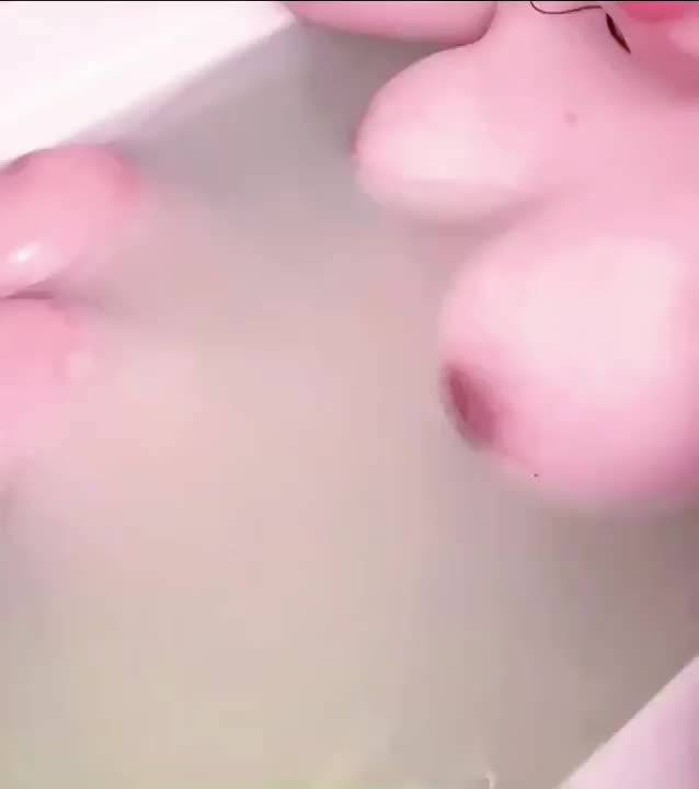 お風呂でおっぱいぷかぷか浮かべてみました🤭💕