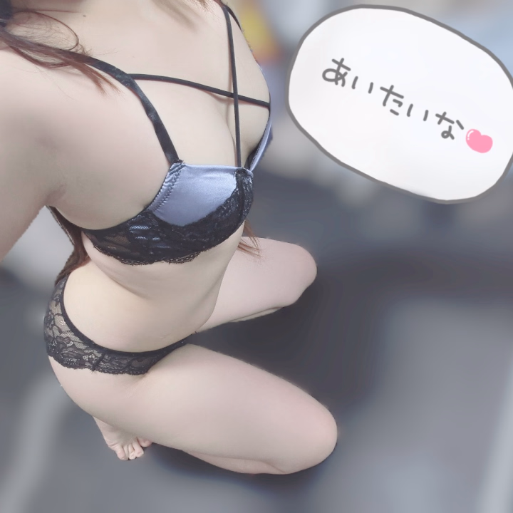 おはよん☀️
今日は15時からラストまで出勤‼️

今日は金曜日！！
みんな1週間お疲れ様だよ〜
(♡>ω<)ヾ('∀`♡)ﾅﾃﾞﾅﾃﾞ

1週間頑張ったカラダ
ありすの御奉仕でいっぱい
癒させてほしいなぁ💕

今日は
まだまだ🈳枠あるから
お時間あうお兄さんお誘い楽しみに
待ってるよん📞