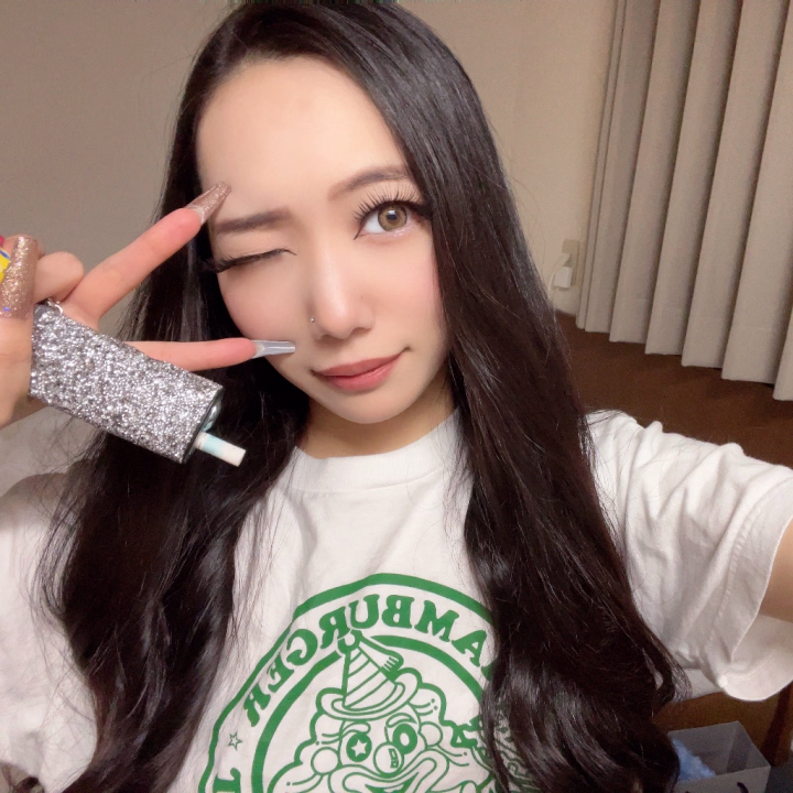 今日もお疲れ様でした！！
急遽ですが明日早番に変更になりました〜！！のお知らせです！
朝からいますのでお時間あるお兄さん気軽に寄ってください💜えると遊ぼ〜！！