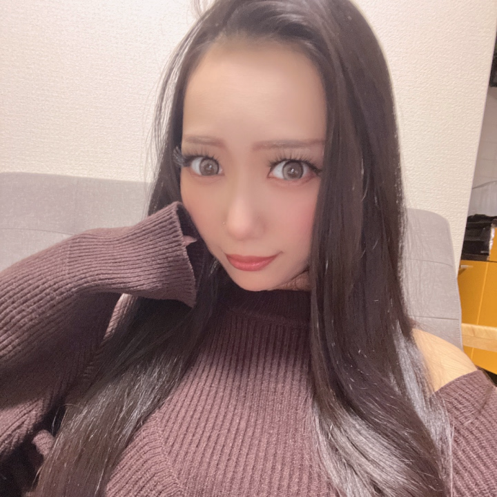次の出勤は月曜日🌙
また通常通り遅番の17:00~に戻るよ〜
月曜日は18:00~だけど!!
また早番はほんとーーにたまに出ることもあるカモ??🙄

てか！！宣材写真変わったの気づいた〜??クリスマスの撮影の時に水着の撮影も一緒にしてたんです❕
どお？？前の宣材も気に入ってたけど水着もイイ感じ✨髪型は巻いてただけだったんだけど濡らしたくなかったから手で上げてた😂結んでるように見えるよね👀巻いてポニーテールも可愛い〜💓‪
夏！！ギャル！！て感じ〜笑笑