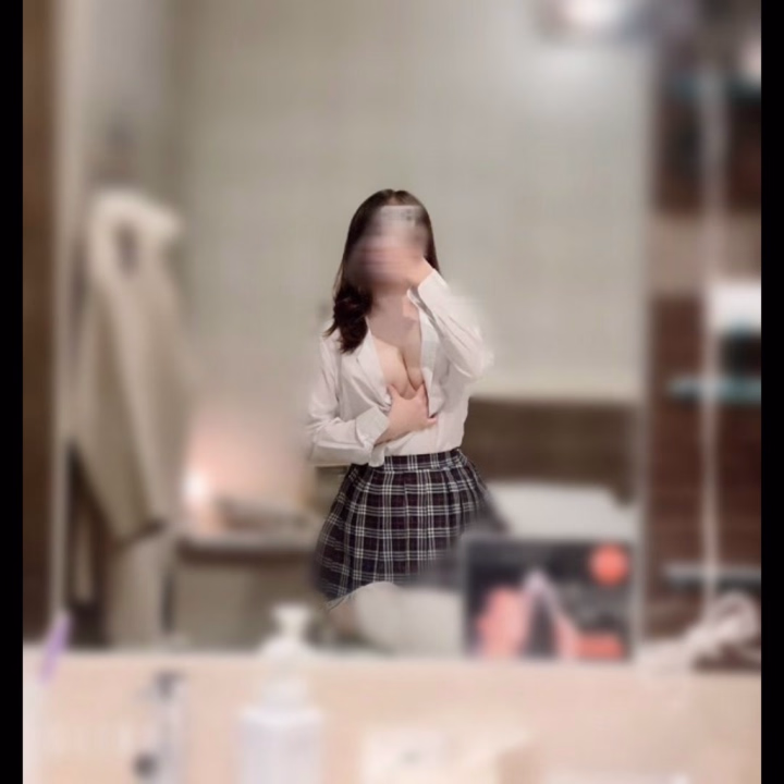 出勤してます！
27.5時まで居てます🫶🏻’-
本日ラストまでいてるので沢山のお誘いお待ちしております(*^^*)💕
もこ🧸
