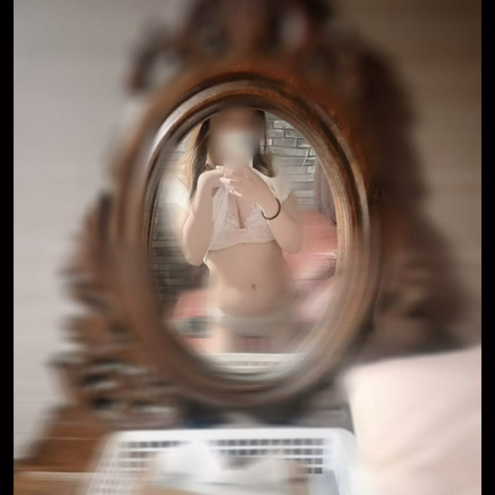 出勤してます！
18時までいてます🫶🏻
本日ご予約頂いてるお兄様ありがとうです🥺
いっぱいイチャイチャしよねん💕
もこ🧸