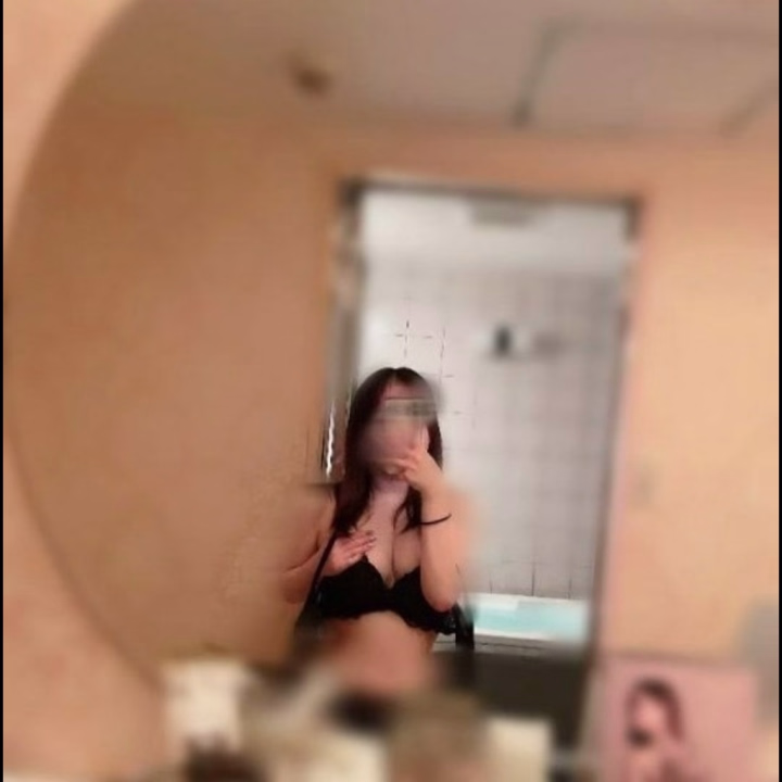 出勤しました！
18時まで居てます🫶🏻’-
本日ご予約頂いてるお兄様ありがとですっ
たくさんのお誘いまってます🥺
もこ🧸