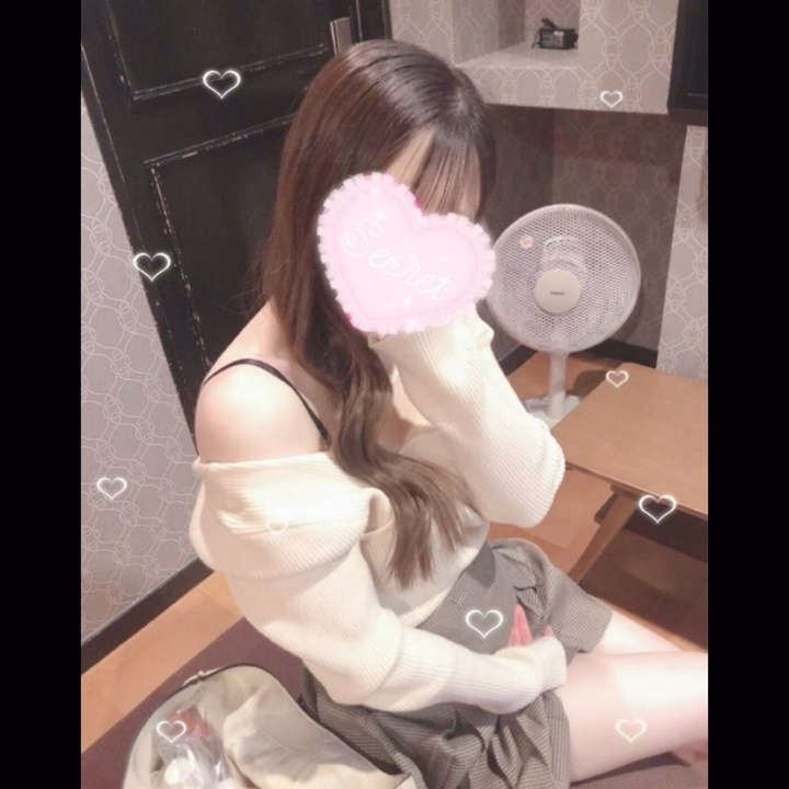おはようございます☀

出勤してます(^-^)

先頭遊んでくださった仲良しのお兄さんありがとうございました😉
お久しぶりに会えて嬉しかったです✨✨

この後16時からの仲良しさんも楽しみにしてます😆👍


16時までは空いてるのでお誘いお待ちしてます♡♡

明日は13:30-15:30空いてます！
ご予約お待ちしてます♪♪