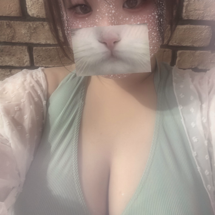 誕生日から1ヶ月以内なら自分でも言ってもいいと思ってるので！！！言わせてください！🤭

この前誕生日を迎えました🙌🏻同学年の子たちより少し遅めに誕生日を迎えるのが早生まれの特権ですね😚

まだまだお祝いお待ちしております🥹💗
(図々しくてごめんねっ？🙈💞)