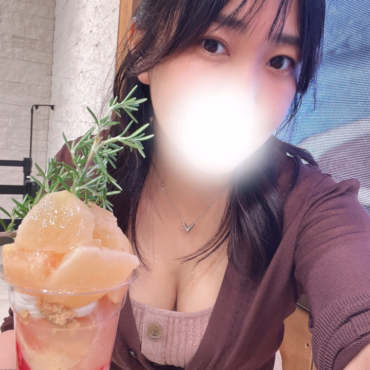 写真を遡って見てたら、夏に食べた桃パフェの写真が出てきたよ〜🥰🍑
桃がたっぷりで、本当に美味しかったなぁ🤤💗
思い出したらまた食べたくなっちゃった✨
みんなは桃好き?🍑💕
美味しいもの食べると幸せな気持ちになるよね☺️🌸