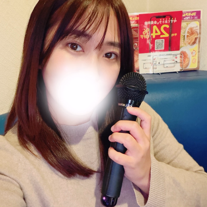 実はね、私の趣味は1人カラオケ🎶💕
好きな曲を思いっきり歌う時間が大好きなの🥰
1人だと周りを気にせず好きな曲を歌えるから、ついつい夢中になっちゃう🤭💓
みんなはカラオケで何を歌うのかな?♡
おすすめの曲があったら教えてねっ🎵