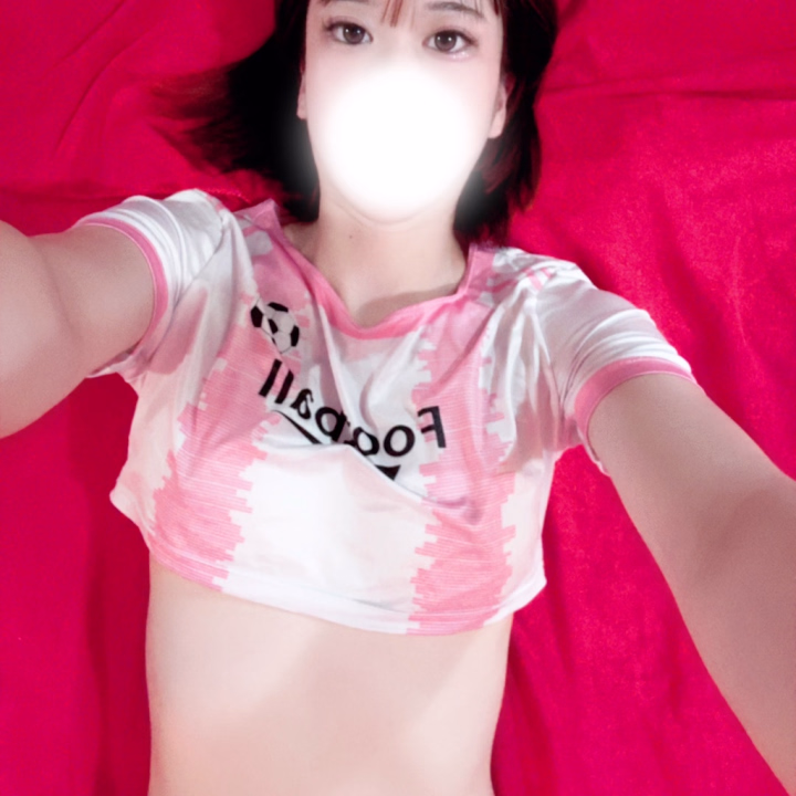 みるくです🤍

脱いだ瞬間、くびれ凄！
おっぱいまんまるで形綺麗すぎ！
これは美乳すぎるって♡
 
 
とろとろの舌絡ませたり
おしりも揉みしだかれて･･･//

もう固くなっちゃってたね♡

カチカチに固くなったの
そのままぱく♡
 

ヤバい･･･我慢出来ない･･･って
 
ベッド戻ると
すぐ押し倒されてぐしょぐしょに
濡れたあそこにすりすり♡

ふたりとも我慢出来なくなって
マンズリからのそのまま･･･🔞
 
可愛いお顔にザーメンいっぱい
ぶっかけたいけど
精〇勿体無いからってどくどく🍼💕
 
 
エッチなお誘いお待ちしてます💋