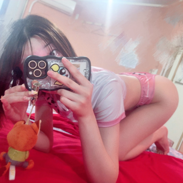 お兄さんは、SとMどっちですか？❤️



みるくは、責めも受けもどっちも好きで、
責めてる時は、相手の気持ちよくなってる
お顔を見たり、喘ぎ声を聞いたり、
特にMのお兄さんだと、
意地悪したくなっちゃう
小悪魔っぽいところが出ちゃうかも…？🫢💕



もちろんSのお兄さんに
責めてもらうのも好きで、
バックで気持ちいいところを
激しく突いて、
「もっともっと…///」って
言っちゃったりしちゃうかも、、🫣💕



Sなお兄さんもMなお兄さんも
ぜひぜひくららに会いに来てくれたら
嬉しいです🫶❤️