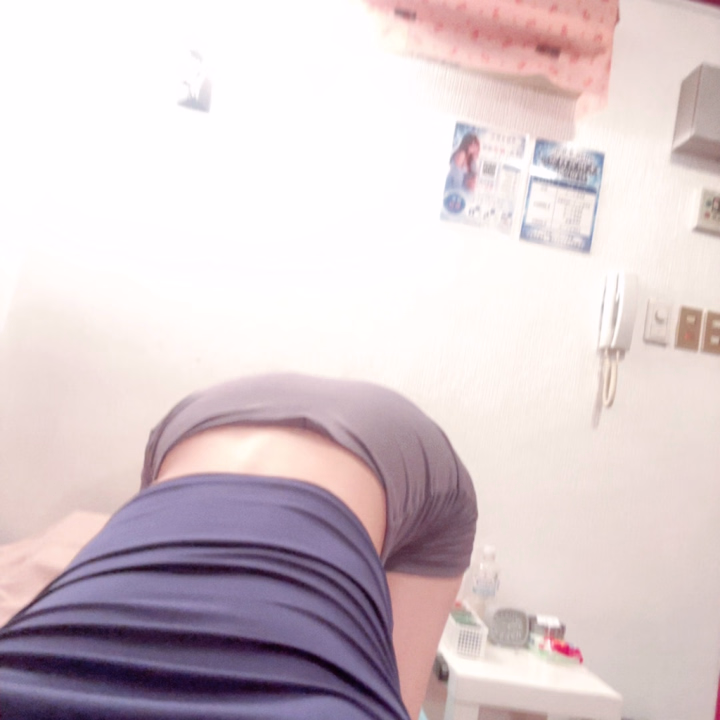 かなんのお尻は、
大きくて弾力のある🍑尻なの🥺💕



お会いしたお兄さんには、
触り心地最高で
バックが気持ちよすぎる、、🔞❤️
って言われること多いんだ🫢💕



まだ、かなんとえっ〇したことないお兄さん、会いに来てくれたら
この気持ちよさがわかるかも？❤️❤️
