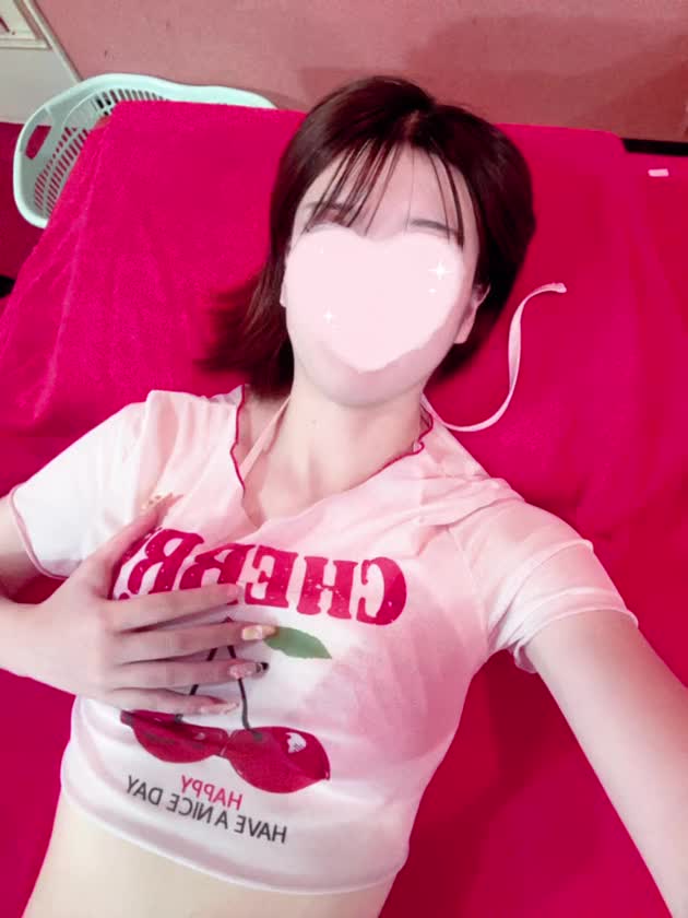 たくさんかまってくれて嬉しいかぎりです🐰💕
後半戦もよろしくです🫶🏻


そしてみんなって何フェチ？👀
私は血管フェチかな〜( *´꒳`*)
脚フェチの人もよく見るかも😳