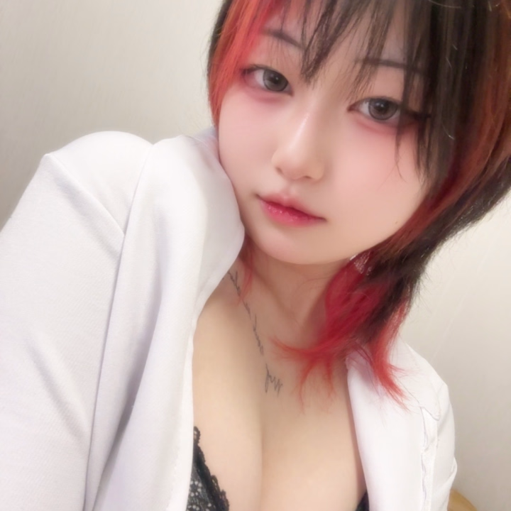 イメチェン〜

髪色がっつり変えたからメイクも変えたよ！！

可愛い？？

たくさん可愛いって言って欲しいなぁ

会いにきてくれたらもっと嬉しい！！

待ってるね♪