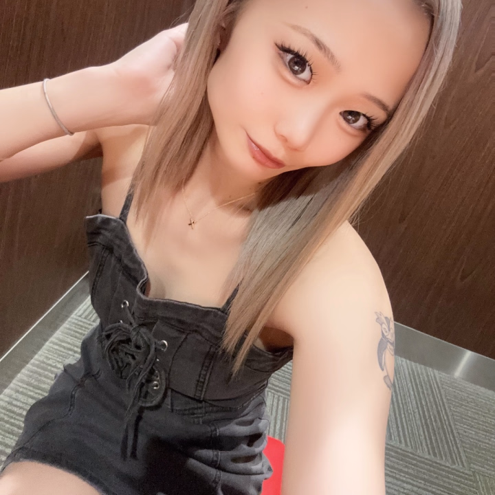 めいのこと覚えてる❔💭


夏が近づくにつれて

「最近徳島来てないの〜❓」って

たくさんのメッセージ頂くので

やはり夏はギャル欲してるお兄さん

いっぱいいるのかな🤔


8月頃にちょこっとだけギャル参上しちゃおうかしら😎


めい‎🤍


𝕏(旧Twitter)@patinkasudesu_
ブルースカイ@patinkasudesu