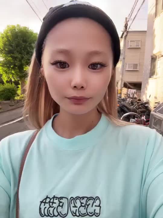おはようございますめいです☀️


なんか今日おでこ広くて

動画見てじわじわ笑ってます😂


安定に朝から元気すぎる💪💓


今日も暑そうなので

みんな体調気を付けてね✨️

たくさんのお誘いお待ちしております♪


めい‎🤍