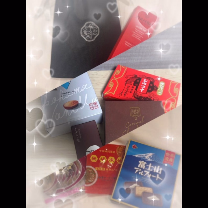 おはようございます☀️

日曜日はほぼ？？仲良し様dayでした☺️沢山の仲良し様ありがとうございました(*´˘`*)♡関西以外からのお兄様方もいてていつも遠い所から会いに来てくれて嬉しいです🥺
差し入れもありがとう!(´▽｀)

今日も先頭からご予約ありがとう！楽しみに待ってるね👍🏻✨️15時くらいから空きますのでお誘い待ってます🍀

ネイルがバレンタイン仕様に変わりました💅見に来てくれると嬉しいです❤🍫🎁バレンタイン企画もみーんな喜んでくれて嬉しい！！！