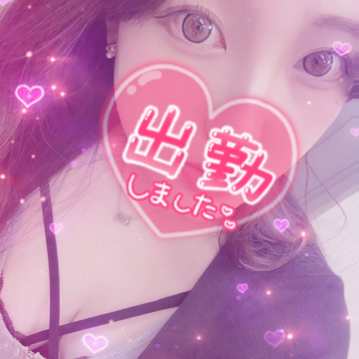 出勤しました⸜❤︎⸝‍

明日はカット行ってきます！
やっとだー！そんなバッサリいかないけど前髪作ろうか検討中✂️

今日はラストまでお待ちしてます💓