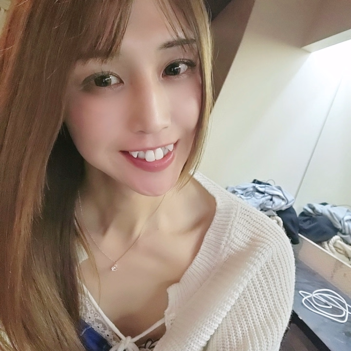 こんばんは🌙ゆらです👸💕

週末ですね💕
ちょっとお写真サボり気味ですみません😢笑
また、ぽつぽつやってきます💓

待ってまーす😚💕✨