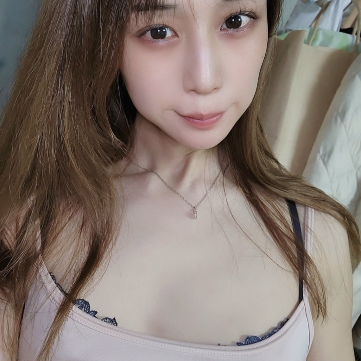 こんにちは💛ゆらです👸

今日は1日お昼から夜まで出勤です💕
ご予約お待ちしてます😚💕✨