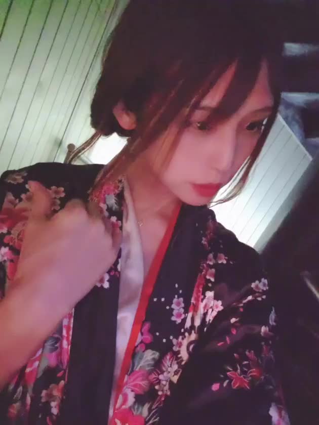 こんばんは💛ゆらでありんす💕👸笑

久しぶりの花魁コース💕✨
エッチな雰囲気の和室にて、お待ちしてます🤭

明日も出勤です💕