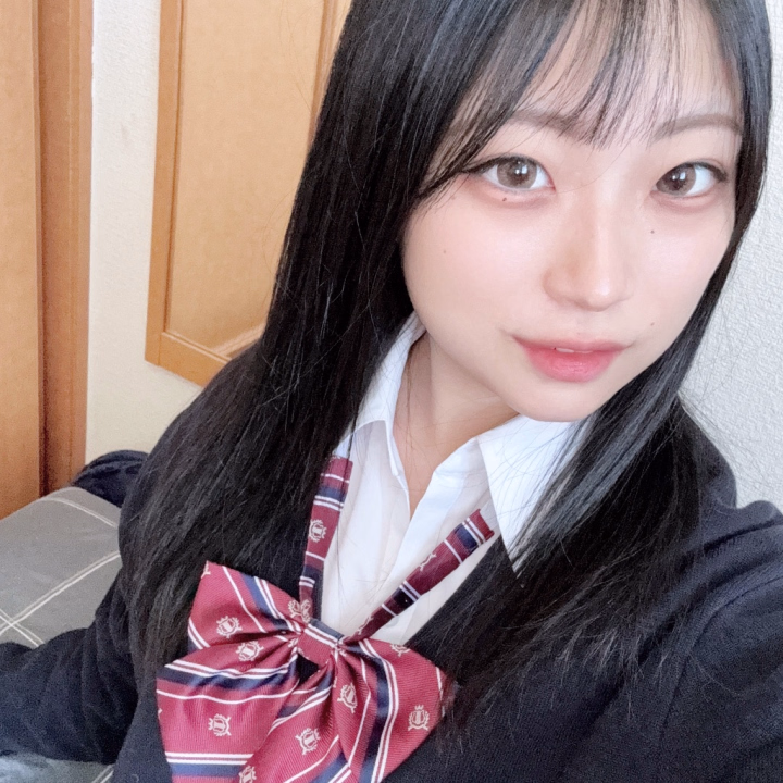 かぐらの特技は寸止めのはずなんだけど
寸止めのはずが逆に気持よすぎて
いっちゃうことなんてよくあるの…🥺
 
 
逆寸止めほど興奮するものない⸝⸝⸝⸝⸝
いっぱいいじめてるつもりが、逆に
いじめられちゃってたなんてシチュエーション
いちばん興奮しない？♡
 
 
お兄様はどんなシチュエーションが好き？
 
 
かぐらが好きなのはいっぱいのキスと
いちゃいちゃで非日常だけど
日常の延長のようなえ♡ち⸝⸝⸝🍼
 
お兄様と日常の延長、してみたいな♡