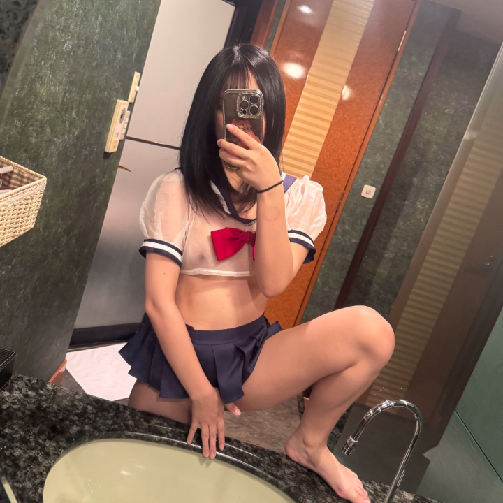 今日は12:00〜います‼️

19:00までしかいないけど
お誘いお待ちしてます💗